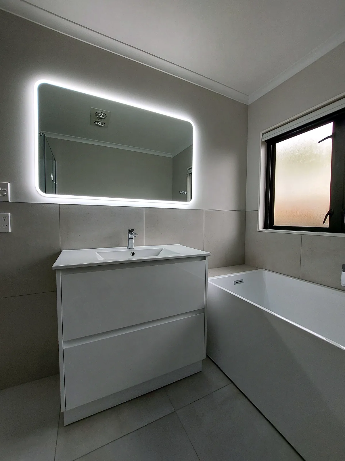 Bathroom renovation in Dannemora, Auckland — Bath & LED mirror, by HouseMakeover